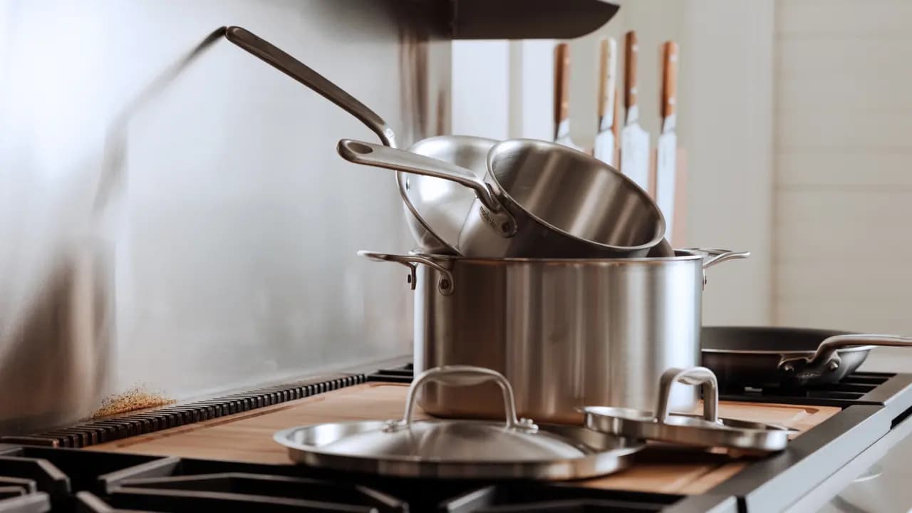 Geschenke für Frauen, die generationsübergreifend Freude am Kochen haben: GreenKitchen Töpfe und Pfannen im Fokus