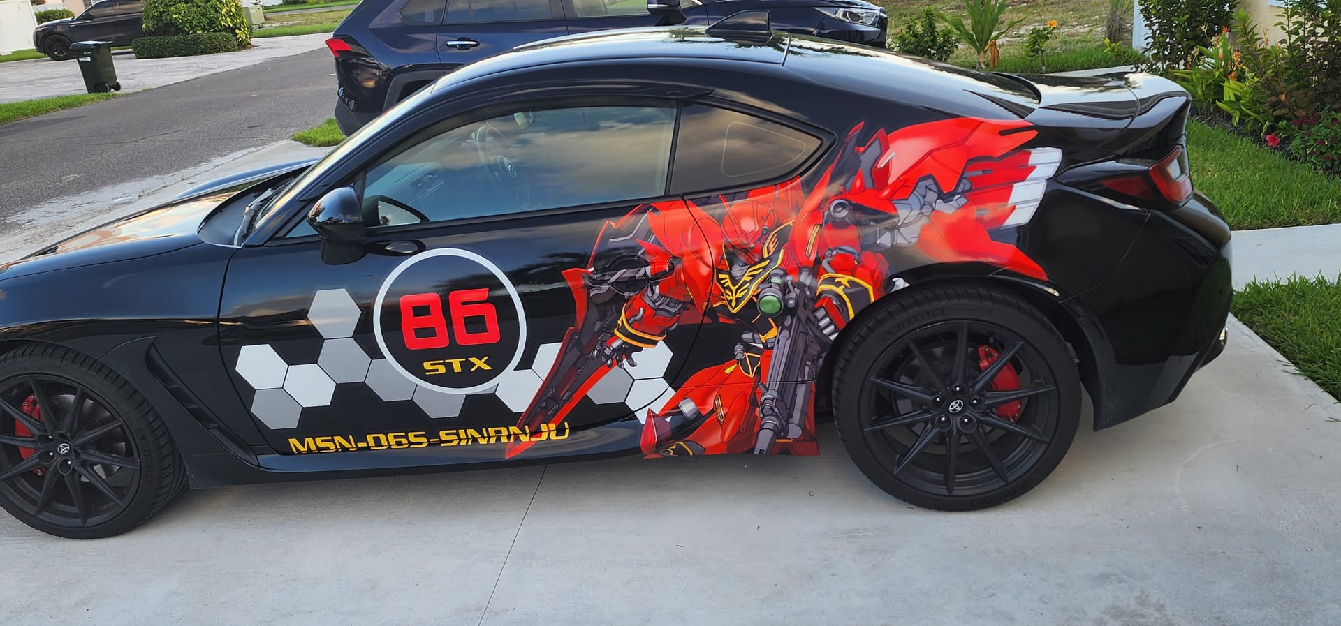Was kostet eine Autofolierung bei 10KWRAPS? Anime-Designs in Premiumqualität