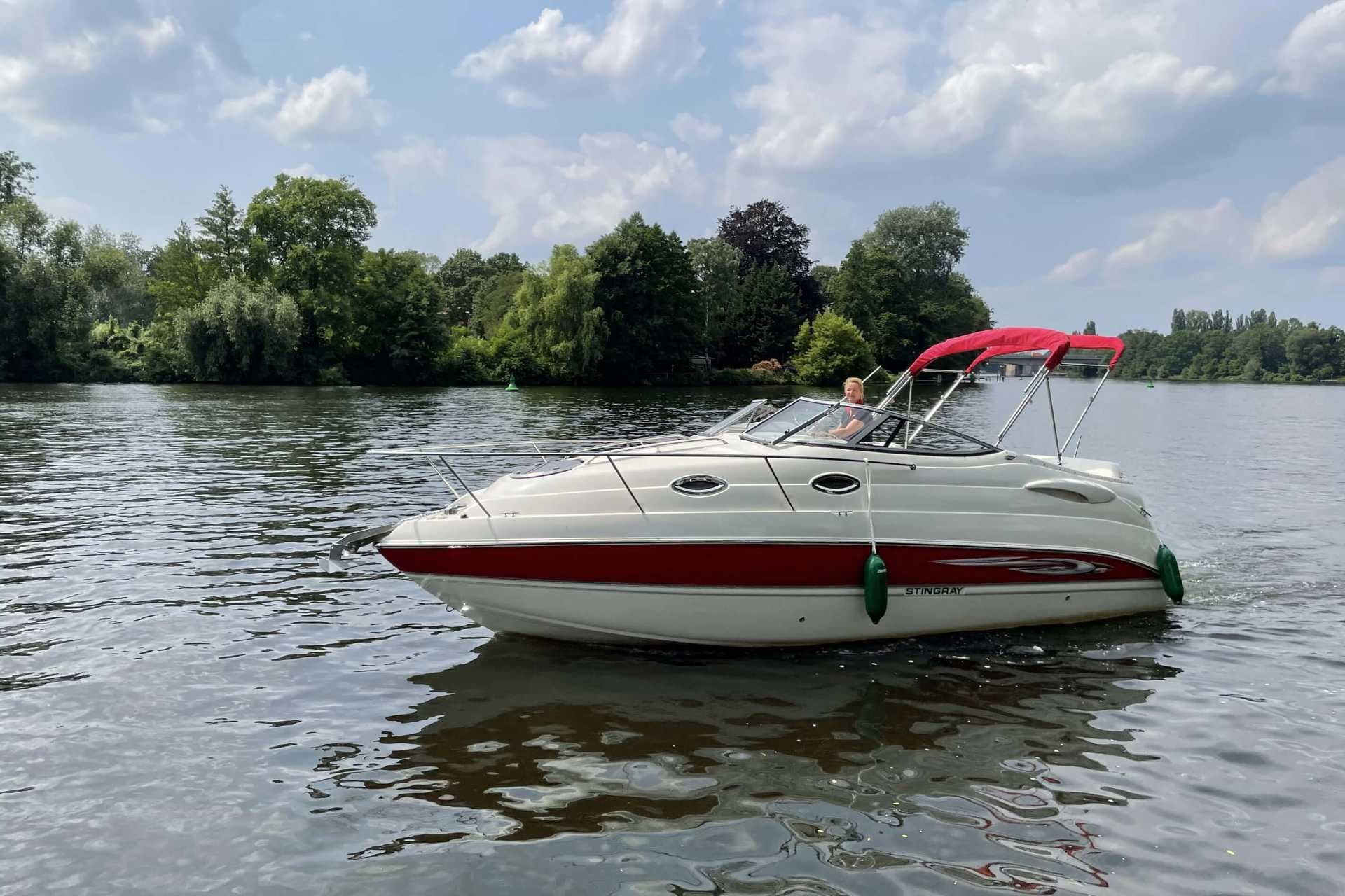 Boot Mieten: Der Schlüssel zu einer schwimmenden Luxusvilla auf dem Meer