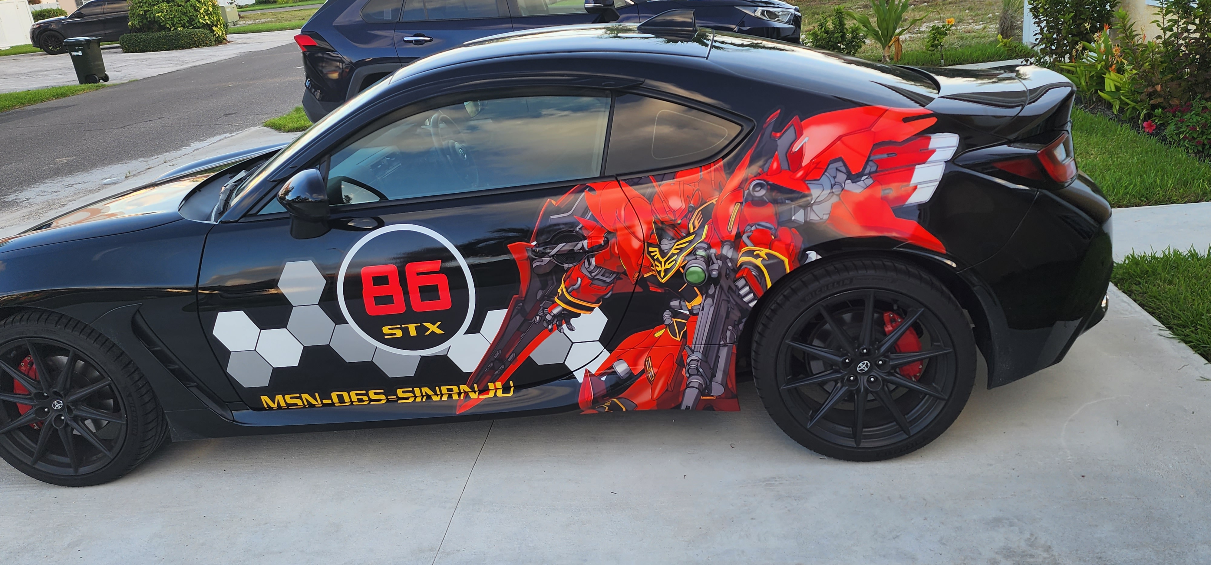 Was kostet eine Autofolierung bei 10KWRAPS? Anime-Designs in Premiumqualität